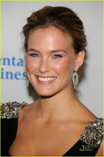 bar-refaeli-angel-ball-2009-04.jpg