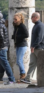 leonardo-dicaprio-bar-refaeli-play-in-pompei-03.jpg