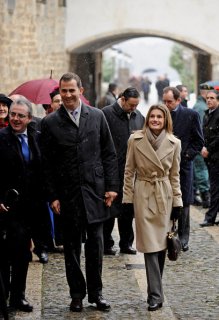 Spanish+Prince+Felipe+Letizia+Visit+Roncesvalles+eGO8W3L3yenl.jpg