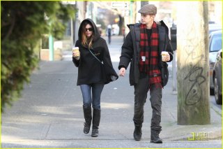 rachel-bilson-hayden-christensen-coffee-crepes-05.jpg