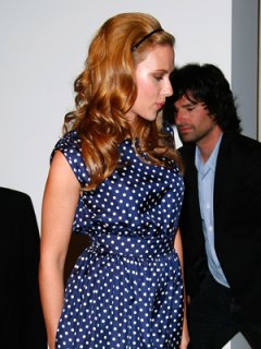 esq-scarlett-johansson-pete-yorn-WI-1109-lg.jpg