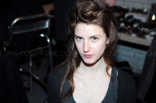 pam hogg backstage 2(ftape.com).jpg