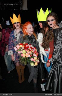 vivienne westwoob backstage 1(exposay.com).jpg