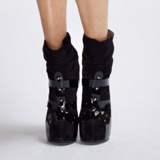 versace-pre-fall-2010-shoes-04.jpg
