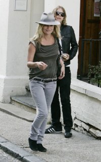 kate-moss-042310-4.jpg