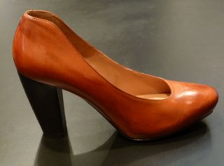 dvnshoe.jpg