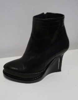 annboot.jpg