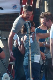hugh-jackman-and-the-cast-real-steel-film-set-3.jpg