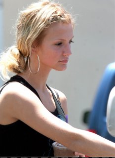 AshleeSimpson Candids12_2.jpg