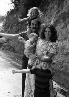 phoenixfamilyhitchhiking.jpg