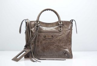 V-Noi10-RH-F.jpg