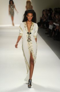 Naeem+Khan+Runway+Spring+2011+MBFW+6OVPgi2tFHSl.jpg