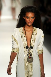 Naeem+Khan+Runway+Spring+2011+MBFW+LZMloRR2SUQl.jpg