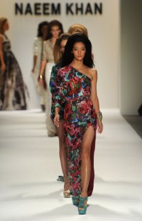 Naeem+Khan+Runway+Spring+2011+MBFW+IrDOFVoYuczl.jpg