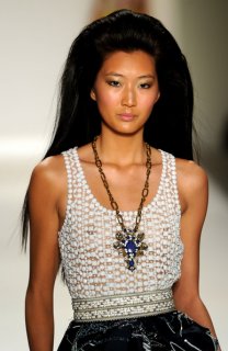 Naeem+Khan+Runway+Spring+2011+MBFW+hshomy0fttxl.jpg
