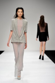 Hannah+Marshall+Runway+LFW+Spring+Summer+2011+0yIx9vPh5P9l.jpg