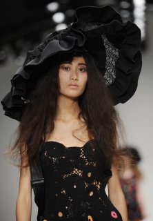 John+Rocha+Runway+LFW+Spring+Summer+2011+NptJ4hc00cMl.jpg