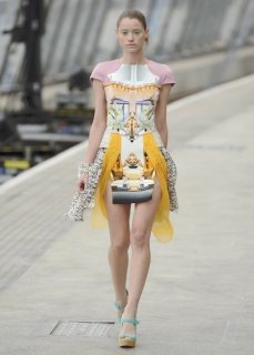 katrantzou_rs11_0011_slideshow_gallery_sfilate.jpg