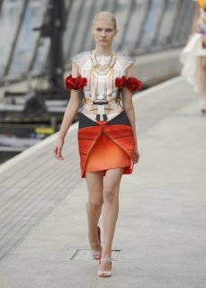 katrantzou_rs11_0211_slideshow_gallery_sfilate.jpg