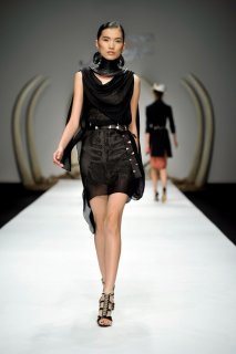 Kinder+Aggugini+Runway+LFW+Spring+Summer+2011+oVWE_VKuBrnl.jpg