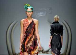 Kinder+Aggugini+Runway+LFW+Spring+Summer+2011+xq1f51Jqkn0l.jpg