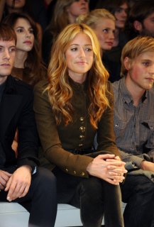 Cat+Deeley+Burberry+Prorsum+Front+Row+LFW+Iz00baCw_9tl.jpg