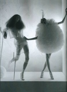 timwalker_amagicworld_susiebubble_vogueitaliajanuary2008.jpg