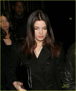 ashley-greene-joe-jonas-premier-01.jpg
