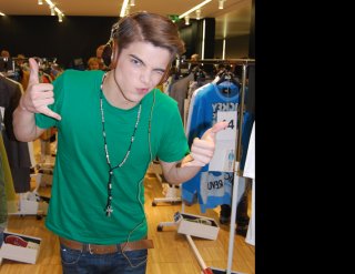 Justin_Gallery_03.jpg