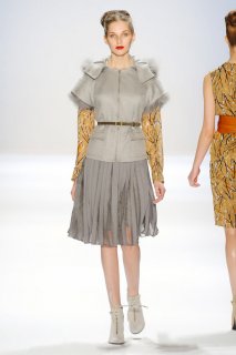 LUCA-LUCA-FALL-RTW-2011-PODIUM-005_runway.jpg