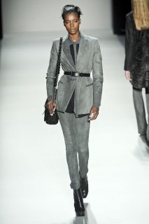 NICOLE-MILLER-FALL-2011-RTW-PODIUM-019_runway.jpg