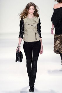 REBECCA-MINKOFF-SPRING-2011-RTW-PODIUM-008_runway.jpg