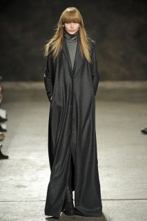 DOO-RI-FALL-2011-RTW-PODIUM-008_runway.jpg