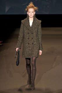 VIVIENNE-TAM-FALL-2011-RTW-PODIUM-009_runway.jpg