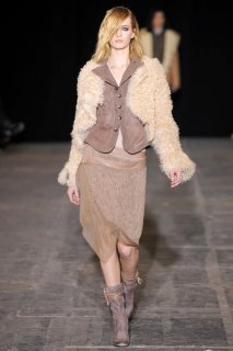 DIESEL-BLACK-GOLD-FALL-RTW-2011-PODIUM-026_runway.jpg