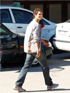 cavill candid 2.jpg