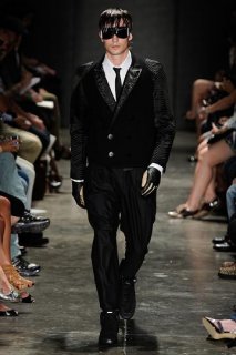Pedro Frizon @ Alexandre Herchcovitch FW 2011.JPG