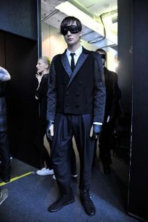 Pedro Frizon @ backstage Alexandre Herchcovitch FW 2011.JPG