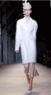Chloe_Rochas.gif
