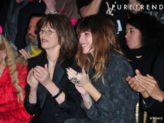 505464-jane-birkin-et-lou-doillon-chez-yves-637x0-3.jpg