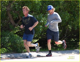 sean-penn-scarlett-johansson-jogging-10.jpg