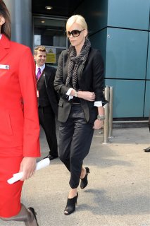 CTarrivesatHeathrowAirport27avril_04.jpg
