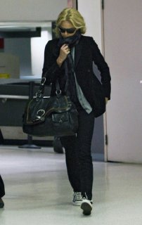 Charlize+arrives+and+hides+XWa9WOcw4vkl.jpg
