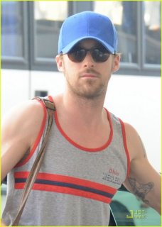ryan-gosling-nice-airport-01.jpg