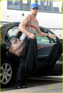 ryan-gosling-nice-airport-02.jpg