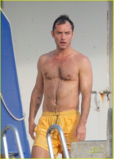 jude-law-shirtless-in-cannes-02.jpg