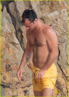 jude-law-shirtless-in-cannes-05.jpg