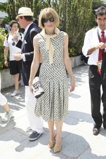 Anna+Wintour+End+2011+French+Open+EQDzxc9rkxcl.jpg