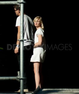 Kirsten-Dunst-back-stage-Swedish-festival-Where-Action_738003.jpg