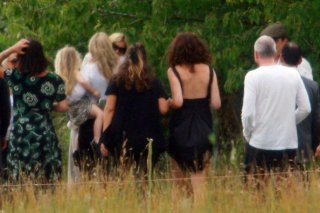 Up+up+away+Kate+Moss+says+goodbye+guests+before+4No64puIZNNl.jpg